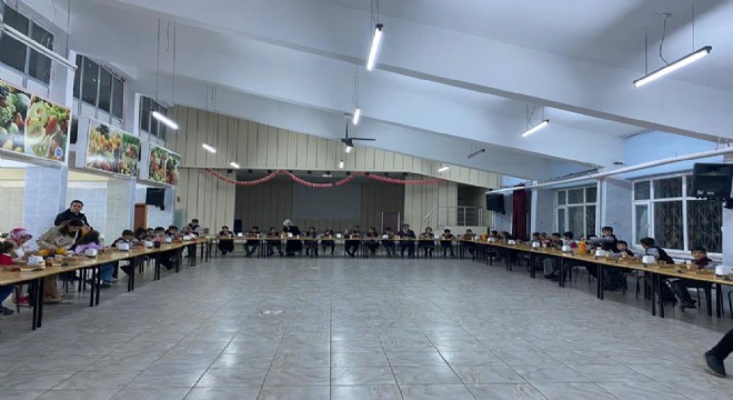 Kaymakam Tekeş'ten pansiyon öğrencilerine sürpriz