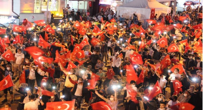 Kent Meydanında FETÖ'ye lanet yağdırıldı
