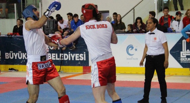 Kick Boksta kadın hakem damgası