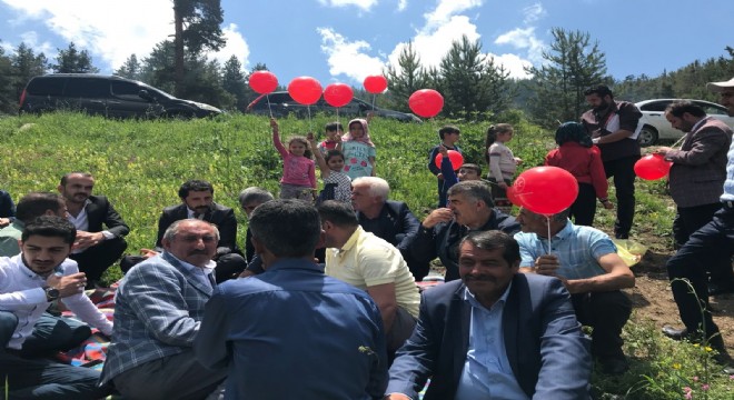 Kılıç Oltu'da seçmenle bir araya geldi