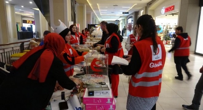 Kızılay kadın kollarından hayır çarşısı