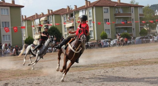 Kocaeli Erzurumlular Derneği'nden cirit şöleni