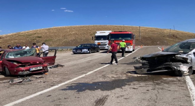 Kop'ta trafik kazası: 4'ü ağır 8 yaralı