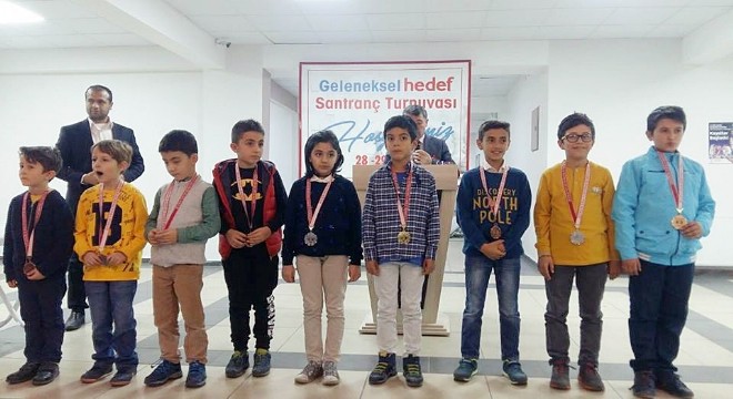 Küçük şampiyonlar altınla ödüllendirildi