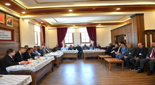 Küçükoğlu'ndan muhtarlarla istişare