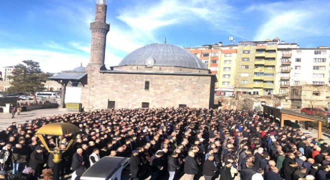 Kutlu dualarla uğurlandı