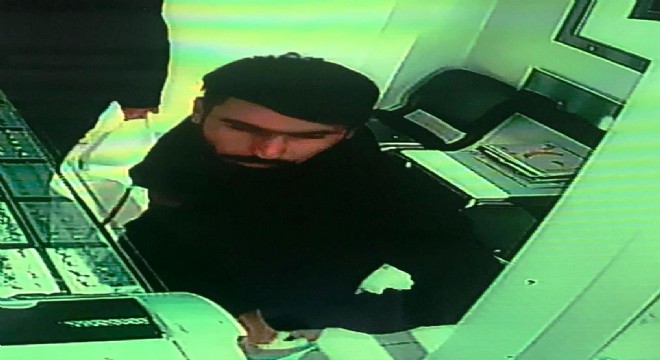 Kuyumcuya sahte altın kolye satan zanlı yakalandı