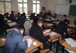 Liseliler peygamber sevgisinde yarıştı