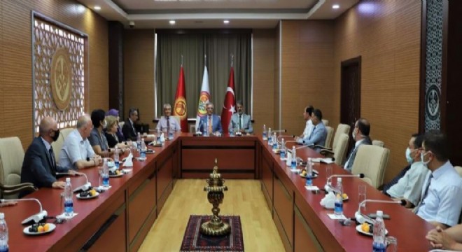 Manas'ın dadaş rektörü Polat'ı ağırladı