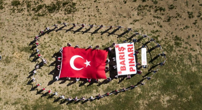 ‘Mehmetçik neredeyse, yüreğimiz orada, onlarla'