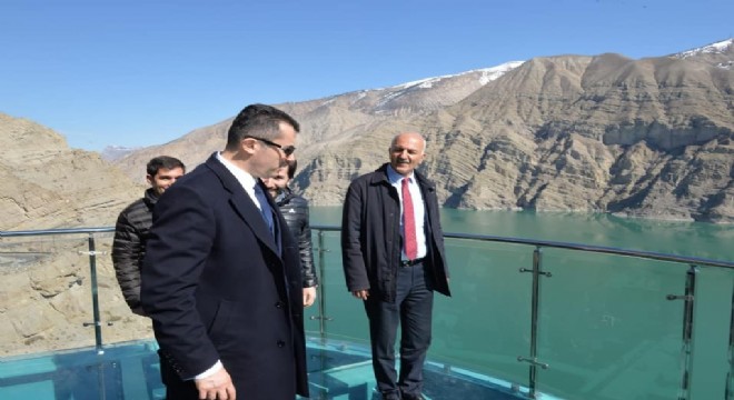 Memiş, Uzundere'de incelemelerde bulundu