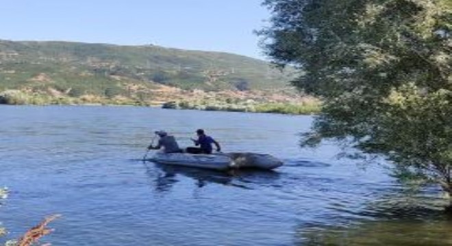 Murat Nehri'nde kurtarma operasyonu