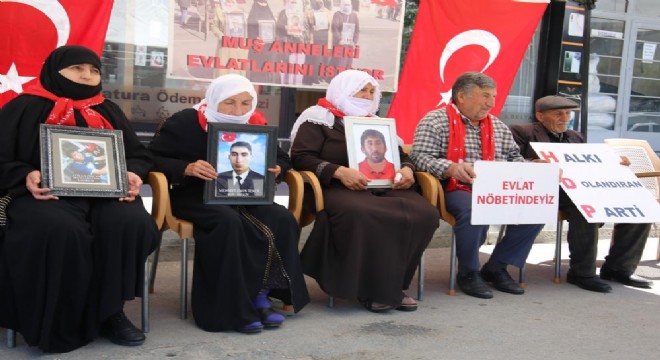 Muş'ta ailelerin evlat nöbeti devam ediyor