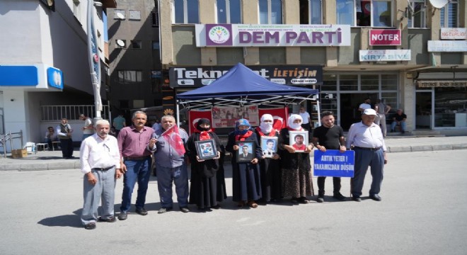 Muş'ta ailelerin evlat nöbeti sürüyor