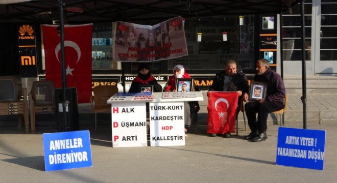 Muş'ta ailelerin nöbeti sürüyor