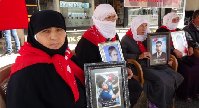 Muş'ta annelerin evlat nöbeti devam ediyor