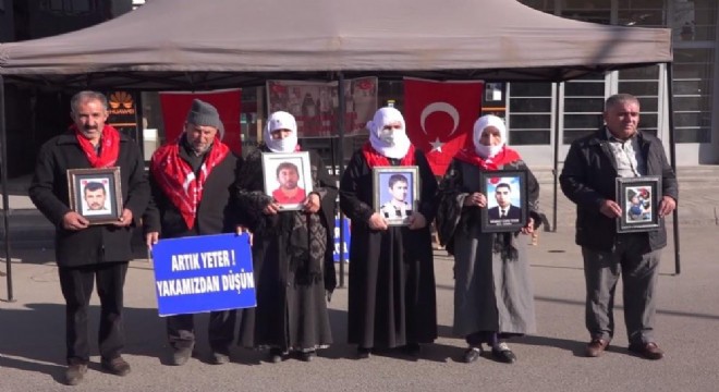 Muş'ta annelerin evlat nöbeti devam ediyor