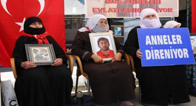 Muş'ta annelerin evlat nöbeti devam ediyor