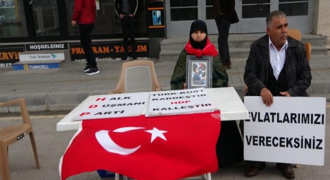 Muş'ta annelerin evlat nöbeti sürüyor