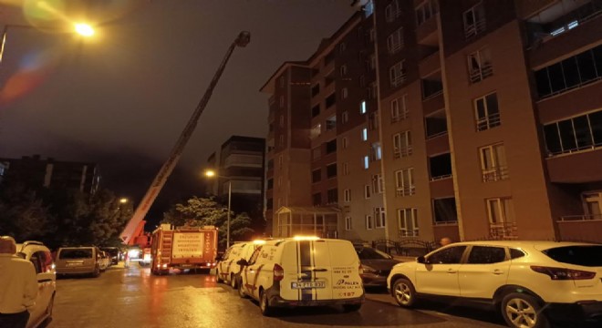 Mutfakta çıkan yangın panik oluşturdu