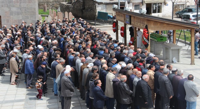 Narmanlıoğlu gözyaşlarıyla uğurlandı