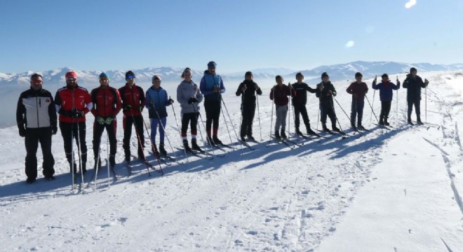 Nemrut Dağı'nda kayak sezonu açıldı