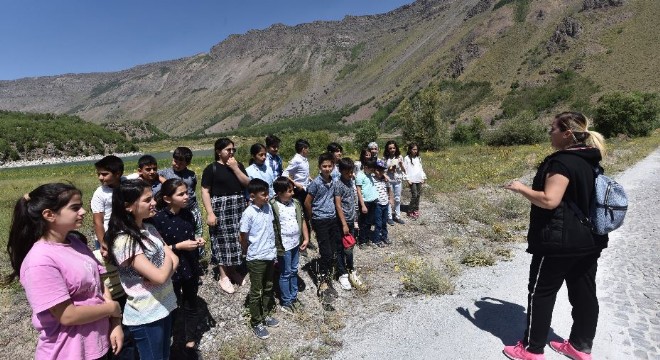 Nemrut Dağı'nda masallarla doğa eğitimi