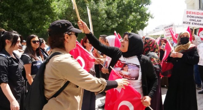 Nöbetteki Annelerden HDP'lilere tepki