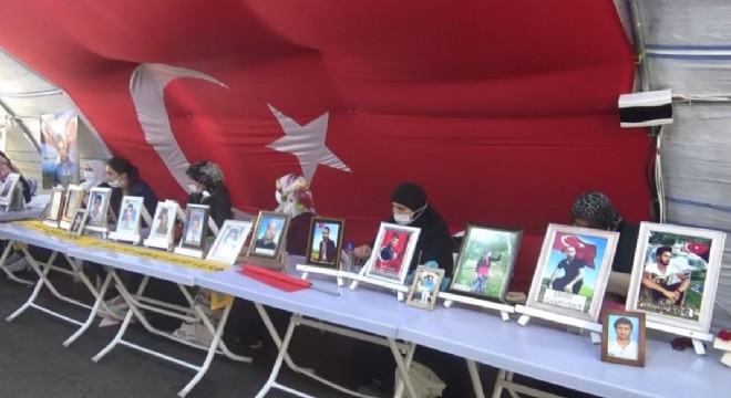 Nöbetteki ailelerden terörist Demirtaş'a tepki