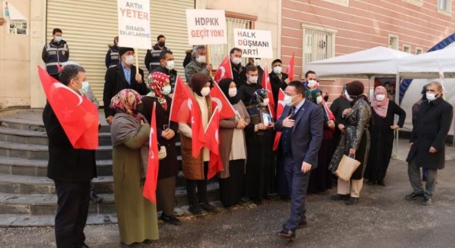 Nöbetteki ailelere destek yağıyor