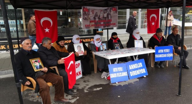 Nöbetteki anneler İstanbul'daki terör saldırısını kınadı