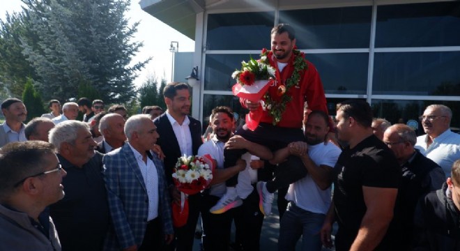 Olimpiyat şampiyonu, dadaşların omzunda