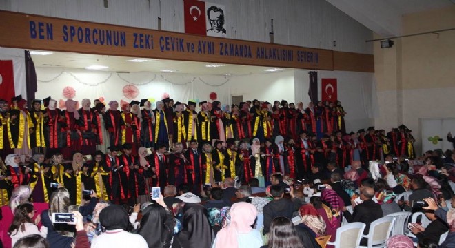 Oltu İbn-i Sina'da mezuniyet sevinci