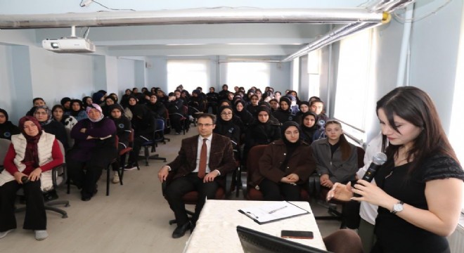 Oltu Sağlık Müdürlüğü öğrencileri bilgilendirdi