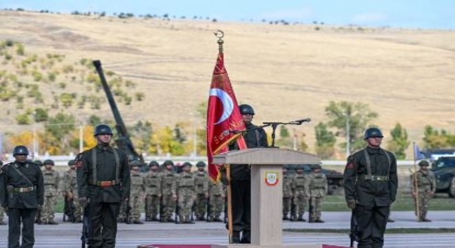 Oltu Zırhlı Alay Komutanlığı'nda Sancak teslim töreni