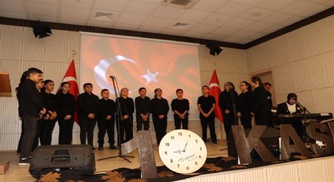 Oltu'da Atatürk'e Milli Saygı