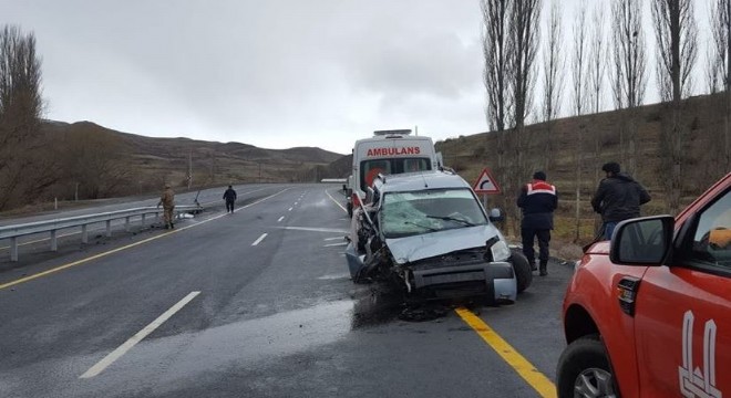 Oltu'da Trafik kazası: 3 yaralı
