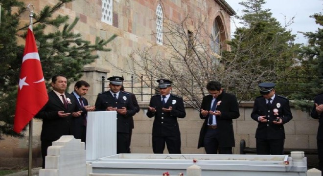 Oltu'da şehit polisler dua ile anıldı