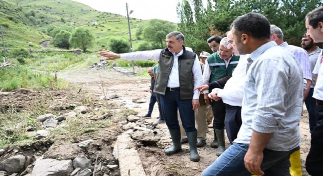 Oltu'da sel hasara yol açtı