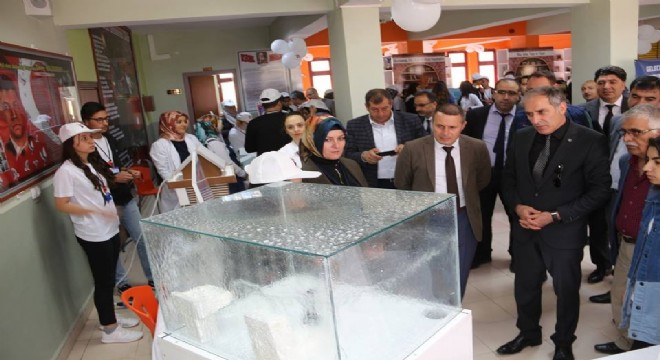 Oltulu öğrenciler Bilim Fuarında buluştu