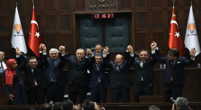 Olur Belediye Başkanı Demircan AK Parti'ye katıldı