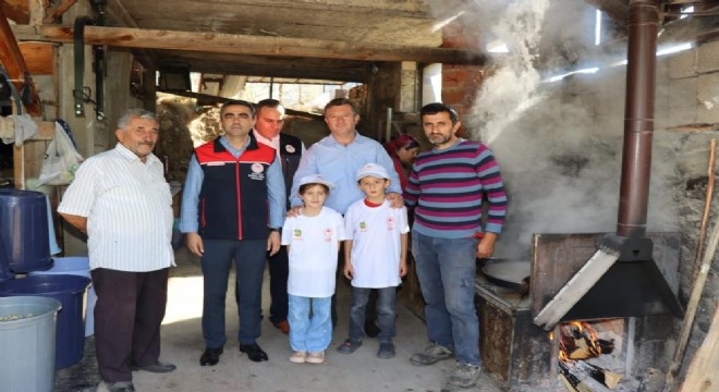 Olur'da dutun pekmeze yolculuğu sürüyor