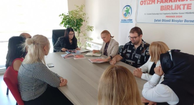 Öncü Ulusal Otizm Konfederasyonunu ziyaret etti.