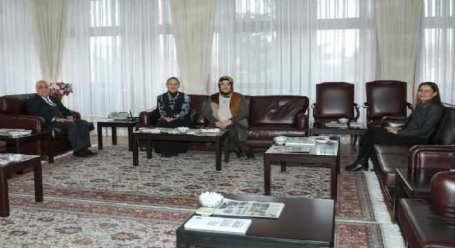 Öncü'den Atatürk Üniversitesine övgü