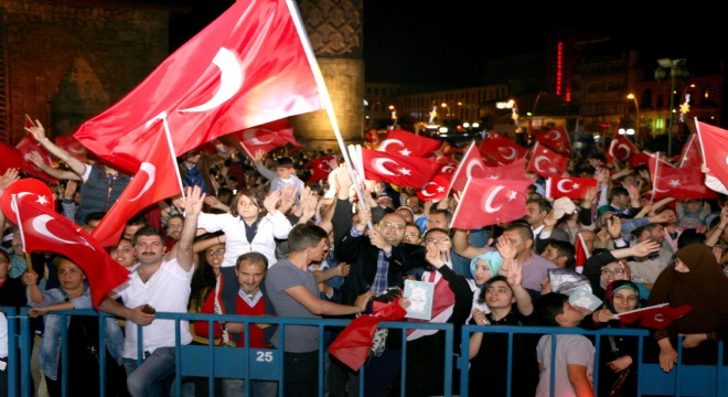 Orhan: 'Milli iradeye ihanet edenleri lanetliyorum'