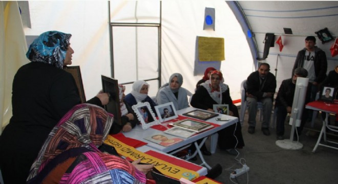 Orhan'dan evlat nöbetindeki annelere destek