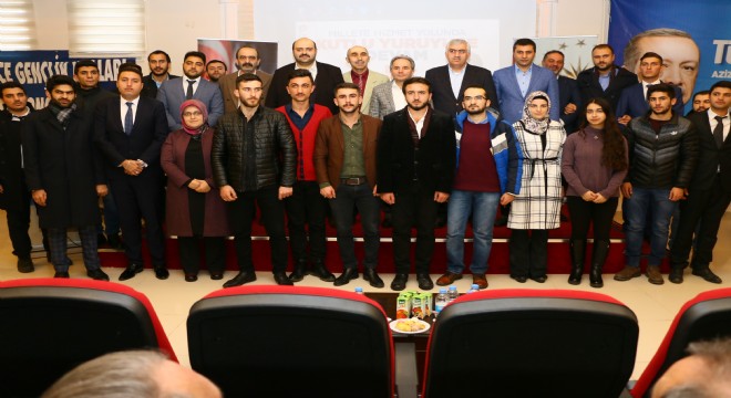 Orhan'dan AK Gençlere övgü