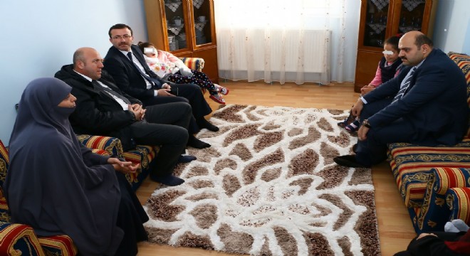 Orhan, minik Hayrunnisa'nın yüzünü güldürdü