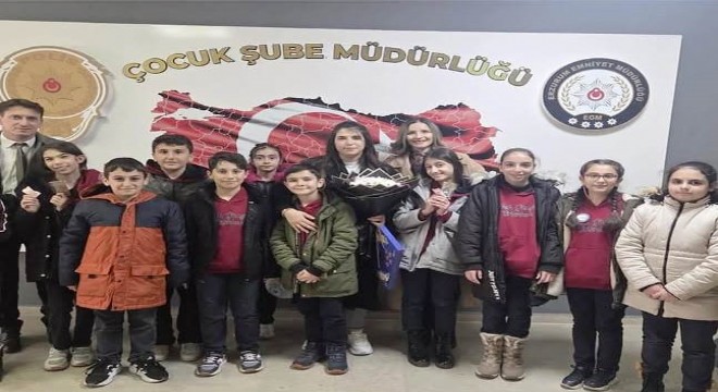 Ortaokul Öğrencilerinden Polis Haftası etkinliği