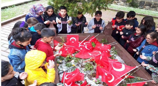 Ortaokul öğrencilerinden Nenehatun'a vefa